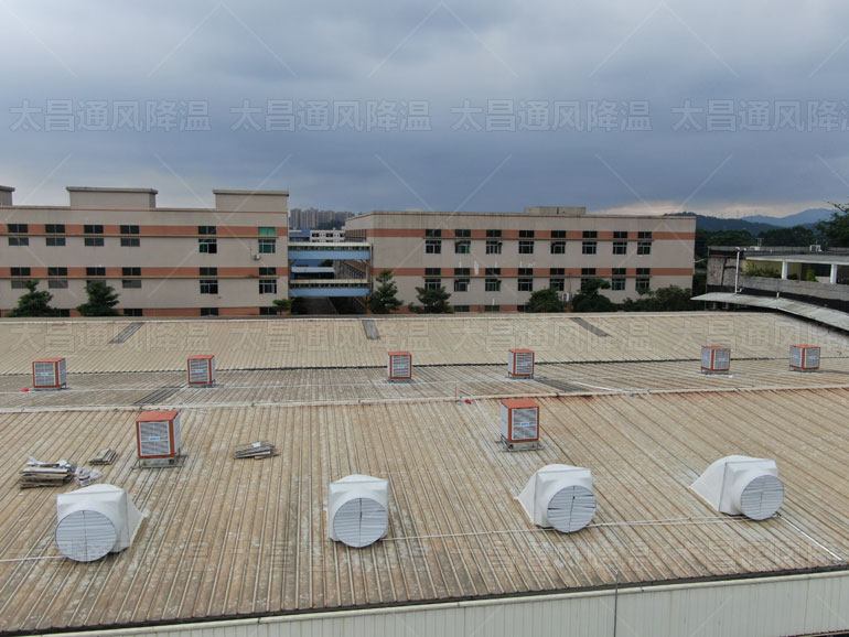 夏季炎熱，大型廠房通風(fēng)降溫設(shè)備怎么選擇呢？